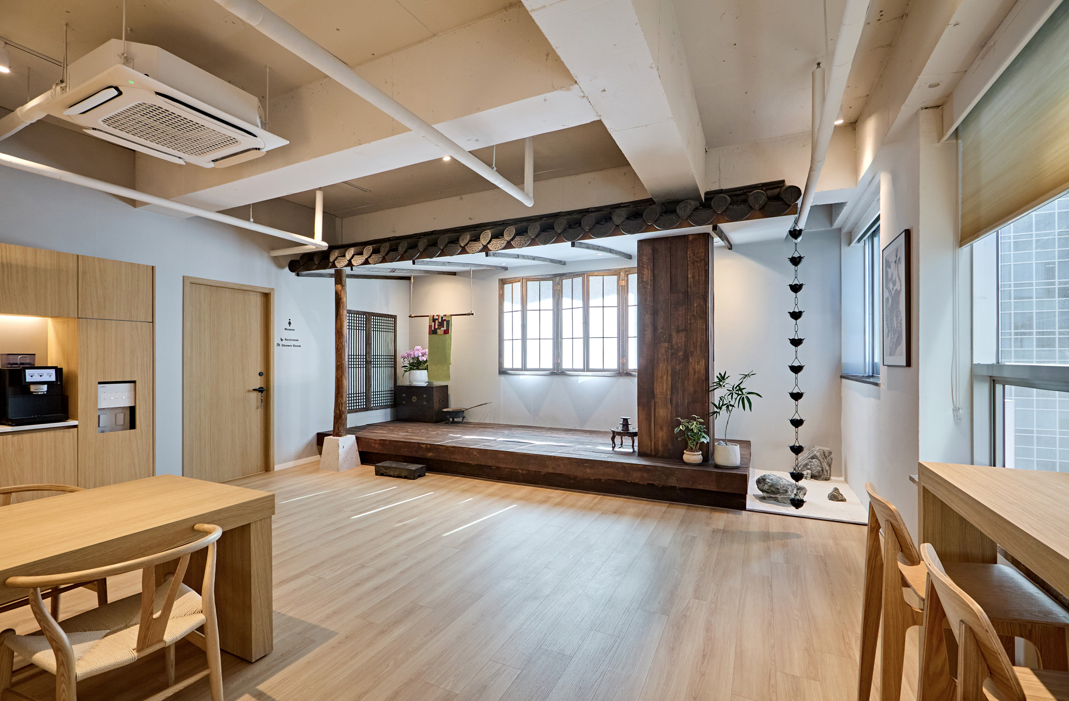 기와 호스텔 실내 공간 이미지