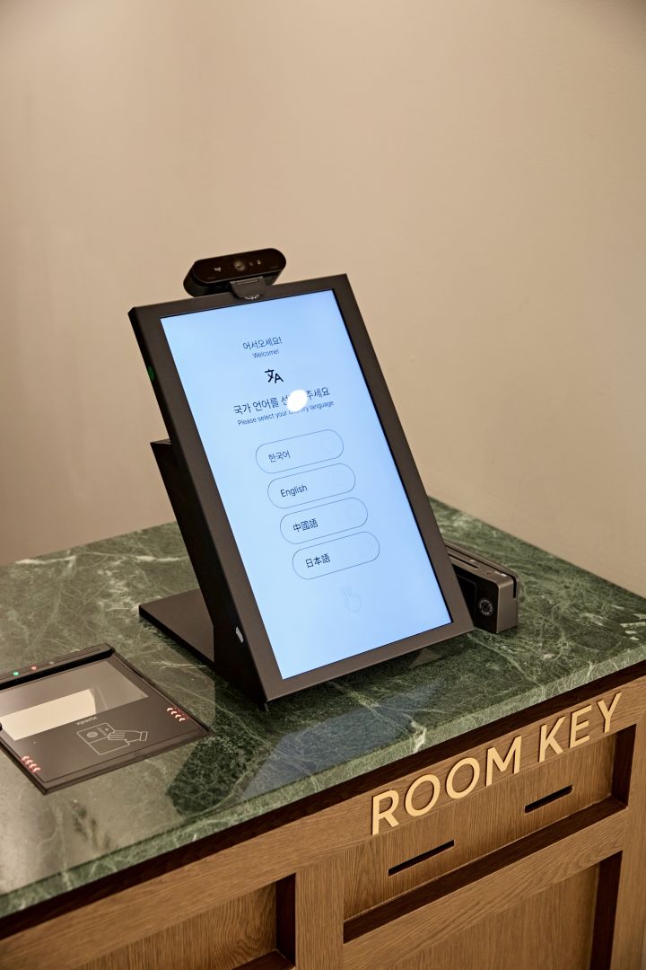 Self Check-in / Out Kiosk 이미지